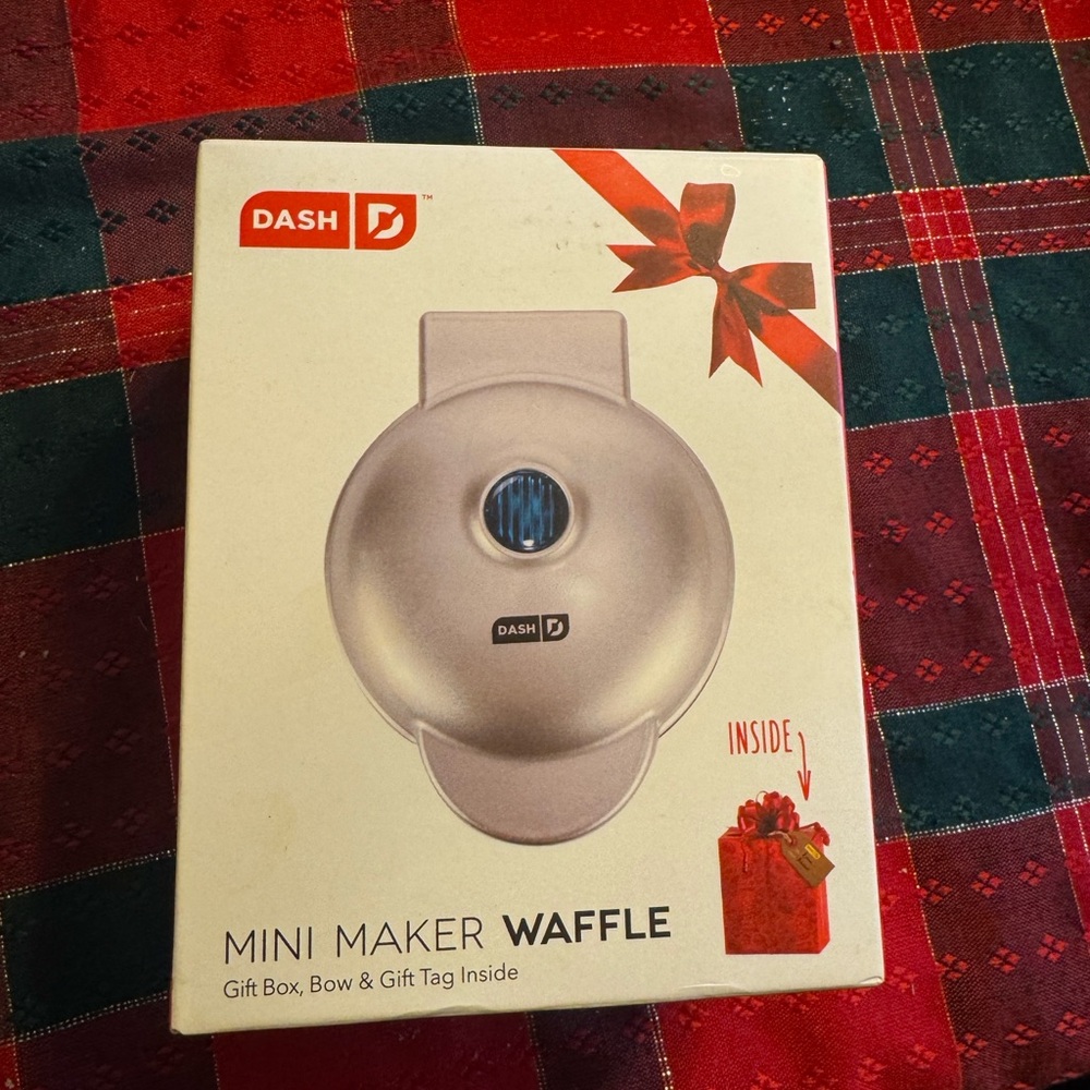 Ash Red Bow & Go Waffle Maker